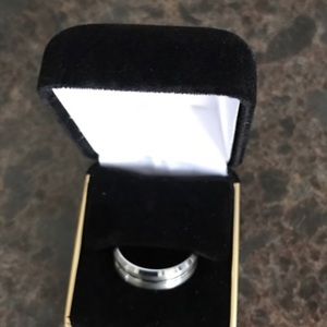Men’s wedding band